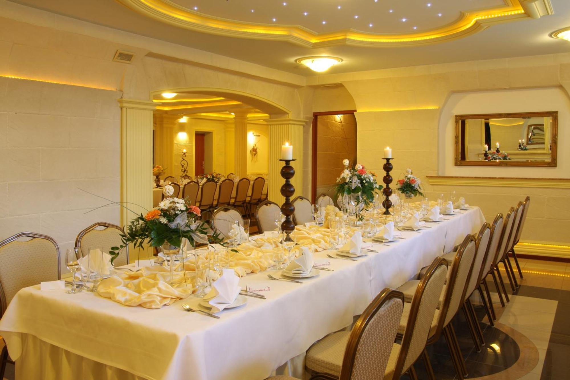 Cumulus Hotel Będzin Buitenkant foto
